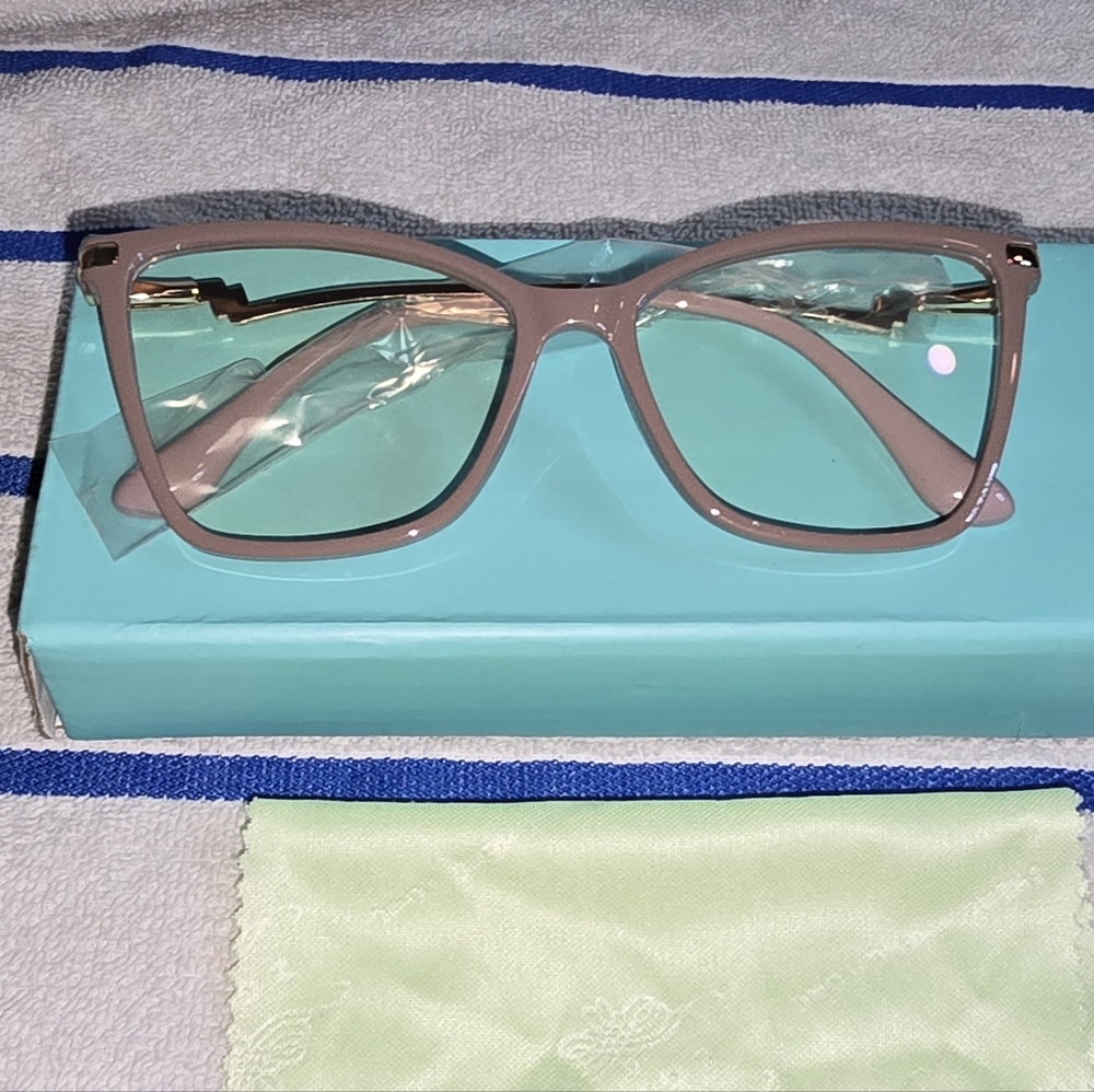 Glasses - Picture 7 of 15